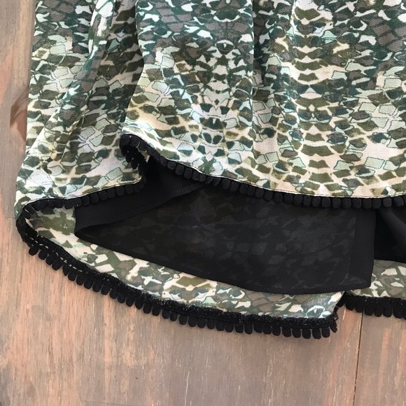 Guess green and white patterned tank top - Picture 5 of 5